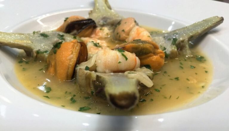 Video receta de alcachofas confitadas con langostinos y mejillones