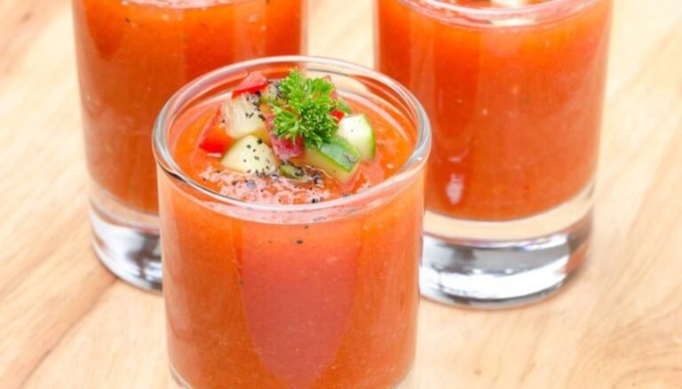 Gazpacho con crema de aguacate