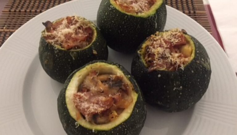 Calabacín relleno de verduras